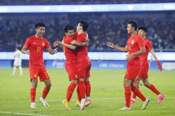 国足亚运队1比0战胜卡塔尔，中国男足亚运队晋级8强！